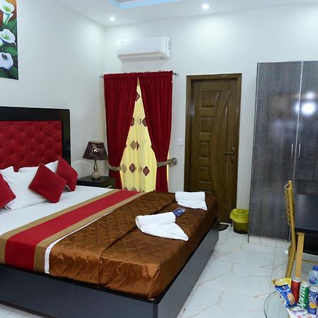Hotel Deluxe Lahore Eksteriør billede