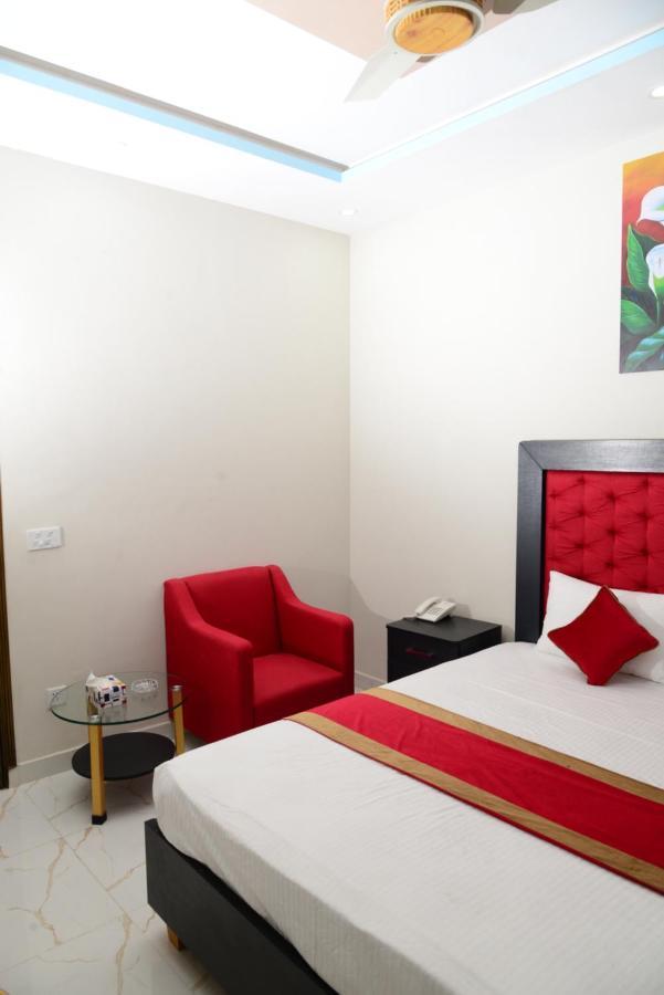 Hotel Deluxe Lahore Eksteriør billede