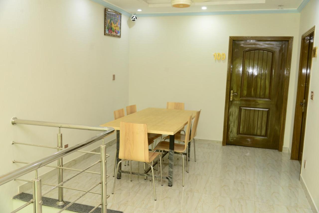 Hotel Deluxe Lahore Eksteriør billede