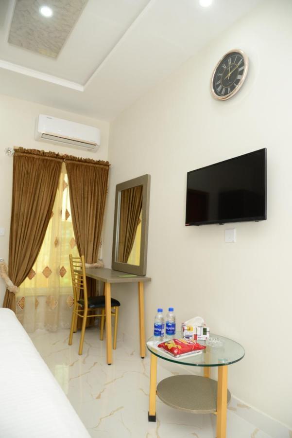 Hotel Deluxe Lahore Eksteriør billede