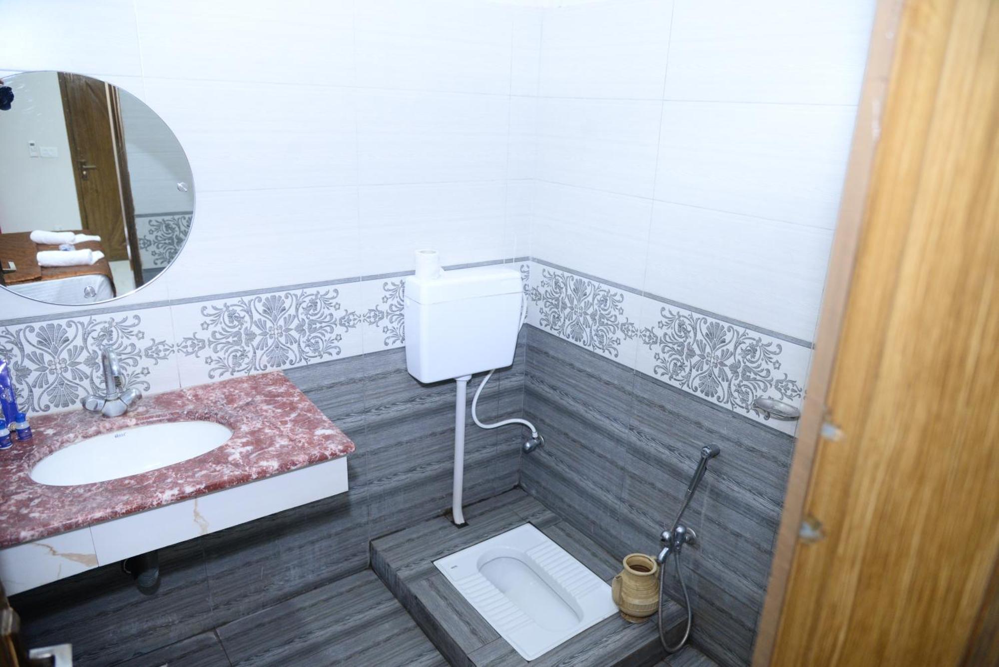 Hotel Deluxe Lahore Eksteriør billede