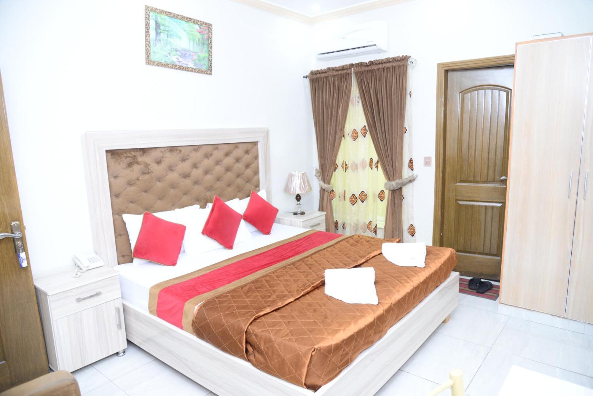 Hotel Deluxe Lahore Eksteriør billede
