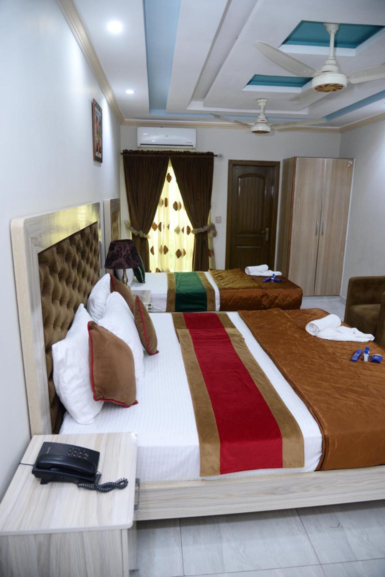 Hotel Deluxe Lahore Eksteriør billede