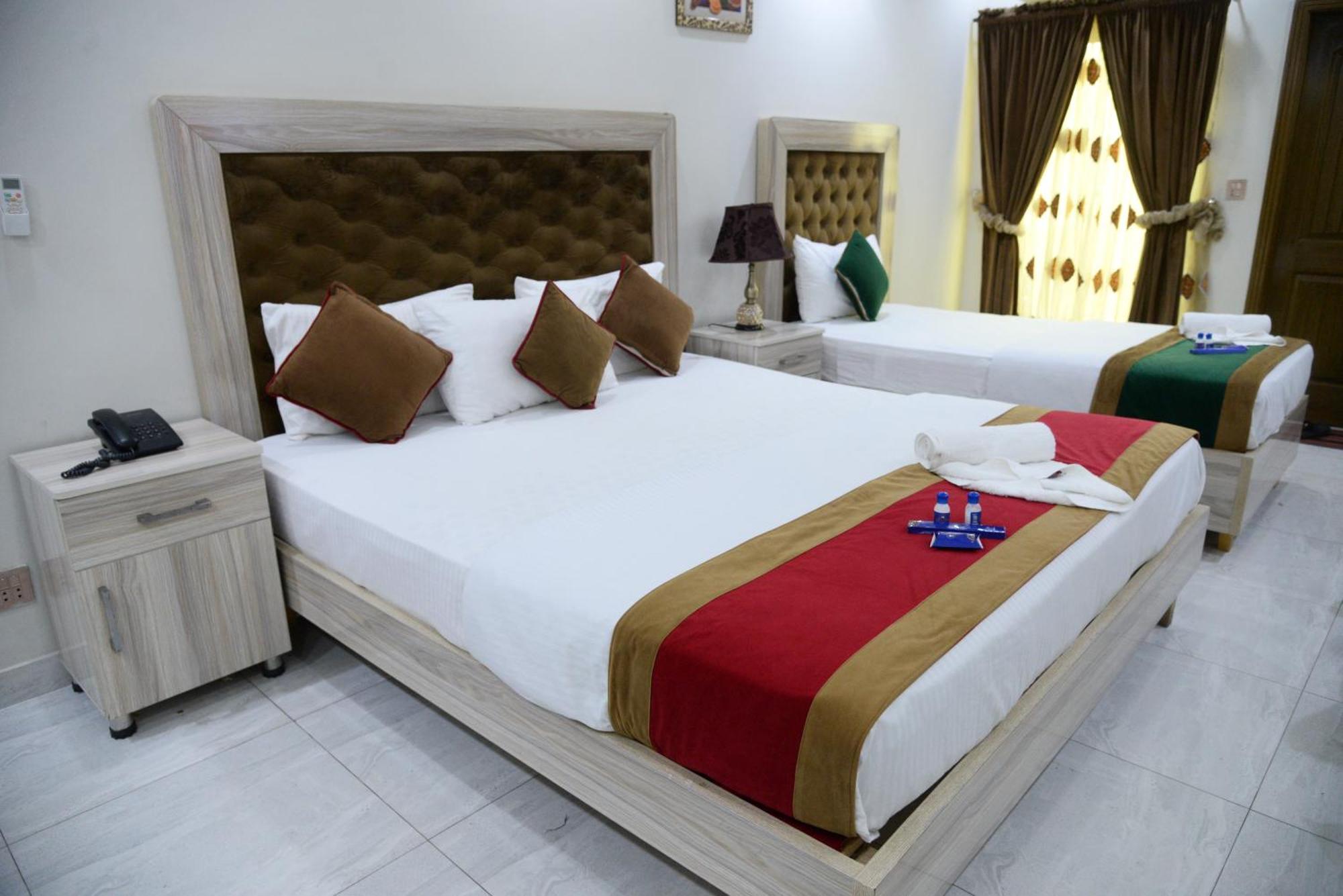 Hotel Deluxe Lahore Eksteriør billede
