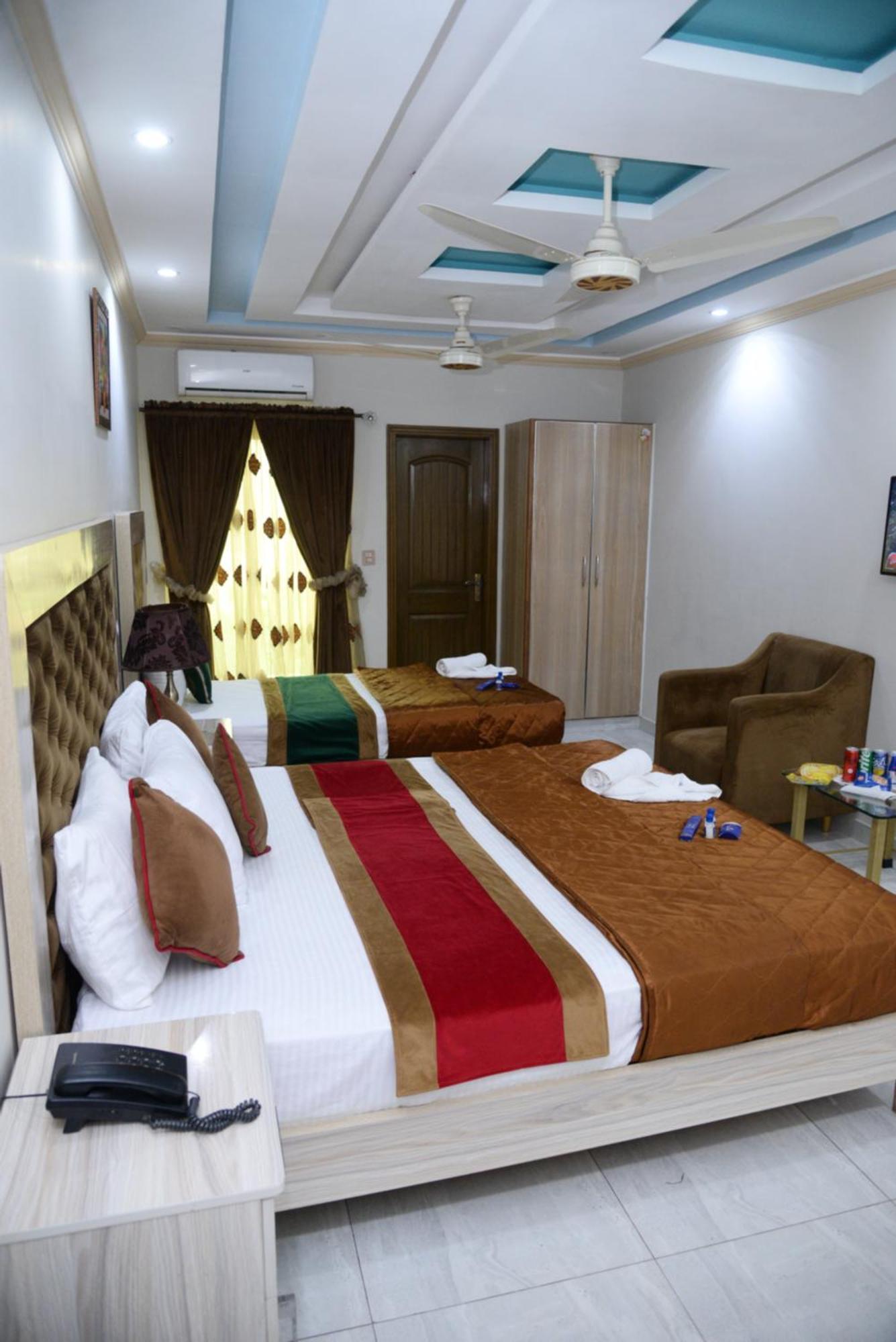 Hotel Deluxe Lahore Eksteriør billede