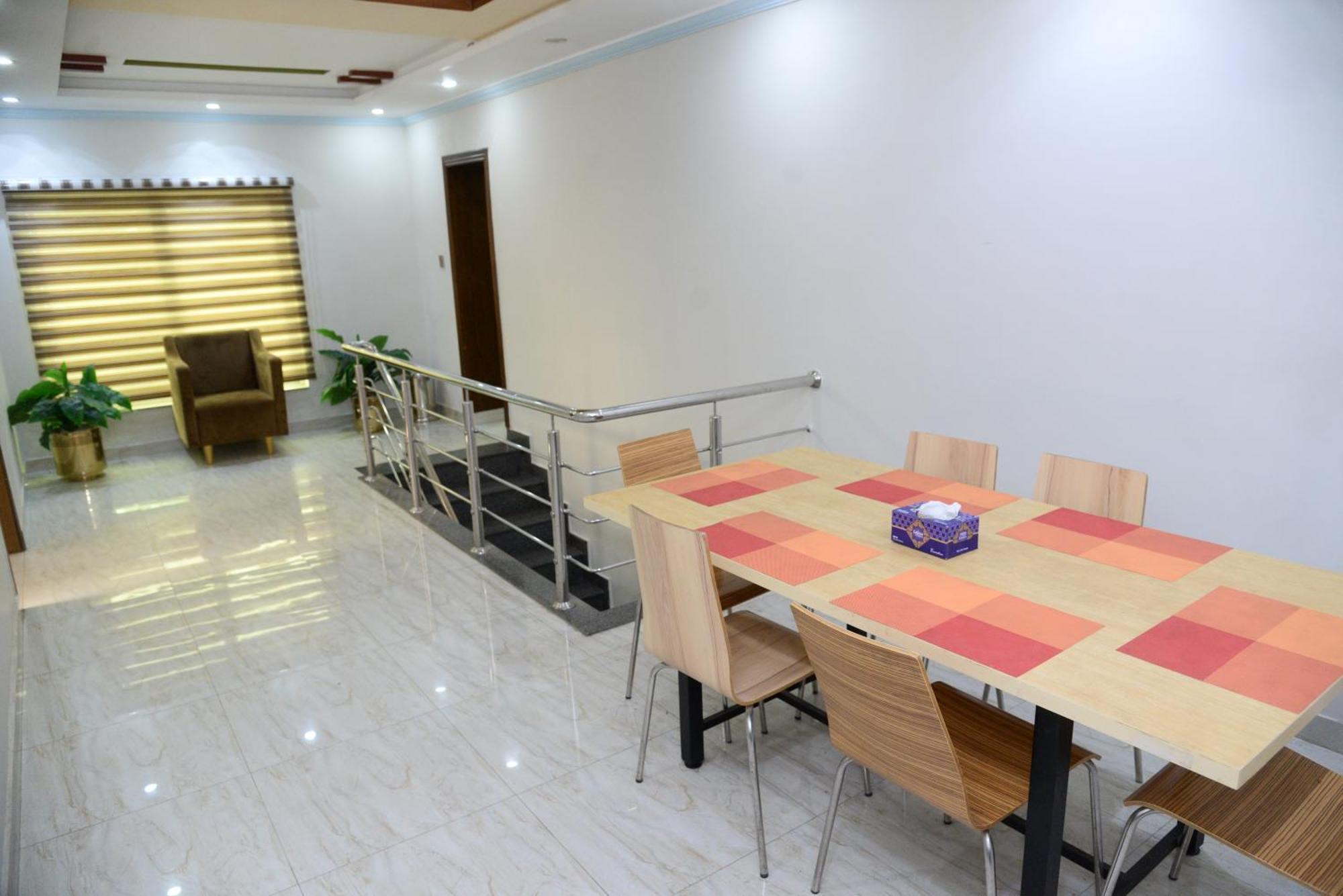 Hotel Deluxe Lahore Eksteriør billede